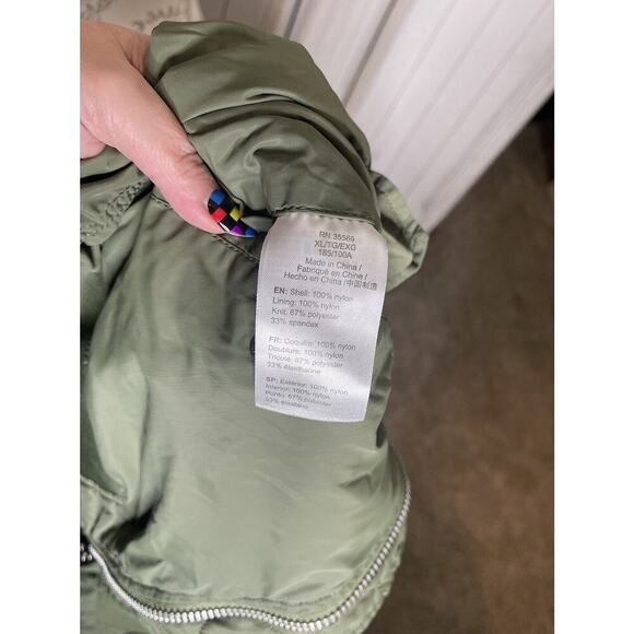 Rare! Limited! Captain Marvel Marvel Studios Cast Crew Flight Jacket Reversible - Picture 6 of 15